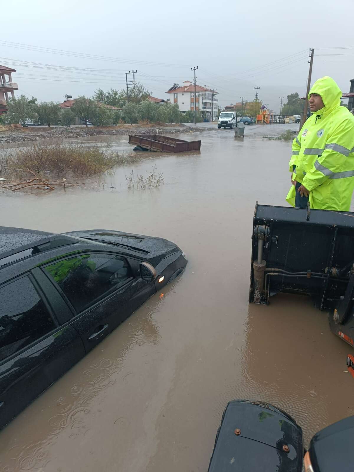 Muğla’da Sağanak ve Fırtına Hayatı Felç Etti 2